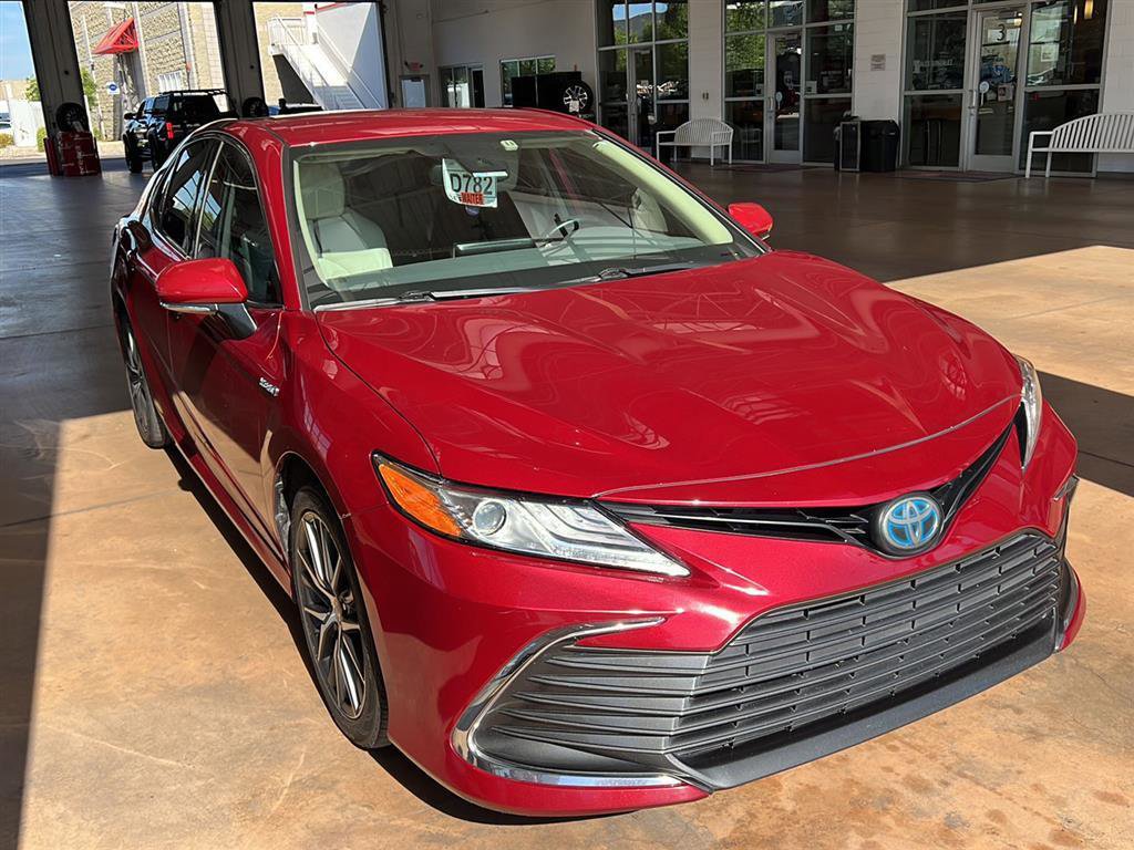 Used 2021 Toyota Camry XLE FWD image 2