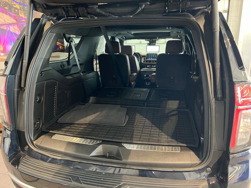 Used 2024 Chevrolet Suburban High Country AWD/4WD image 11
