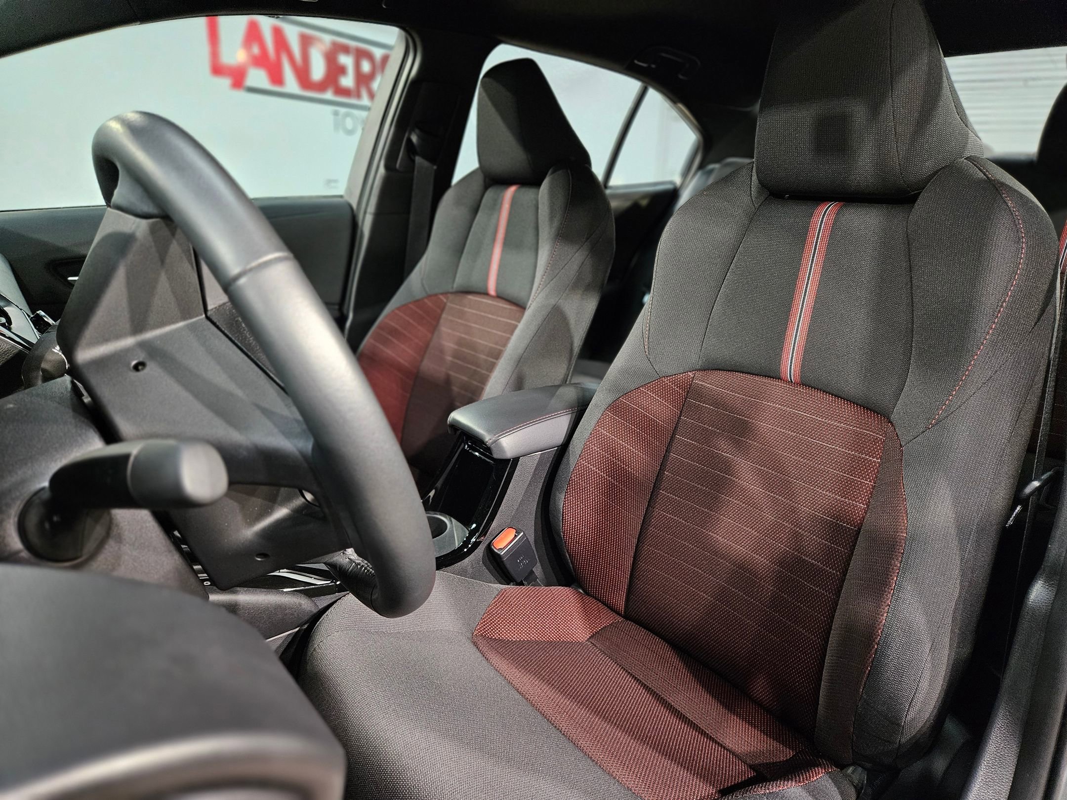 Used 2025 Toyota Corolla SE image 23