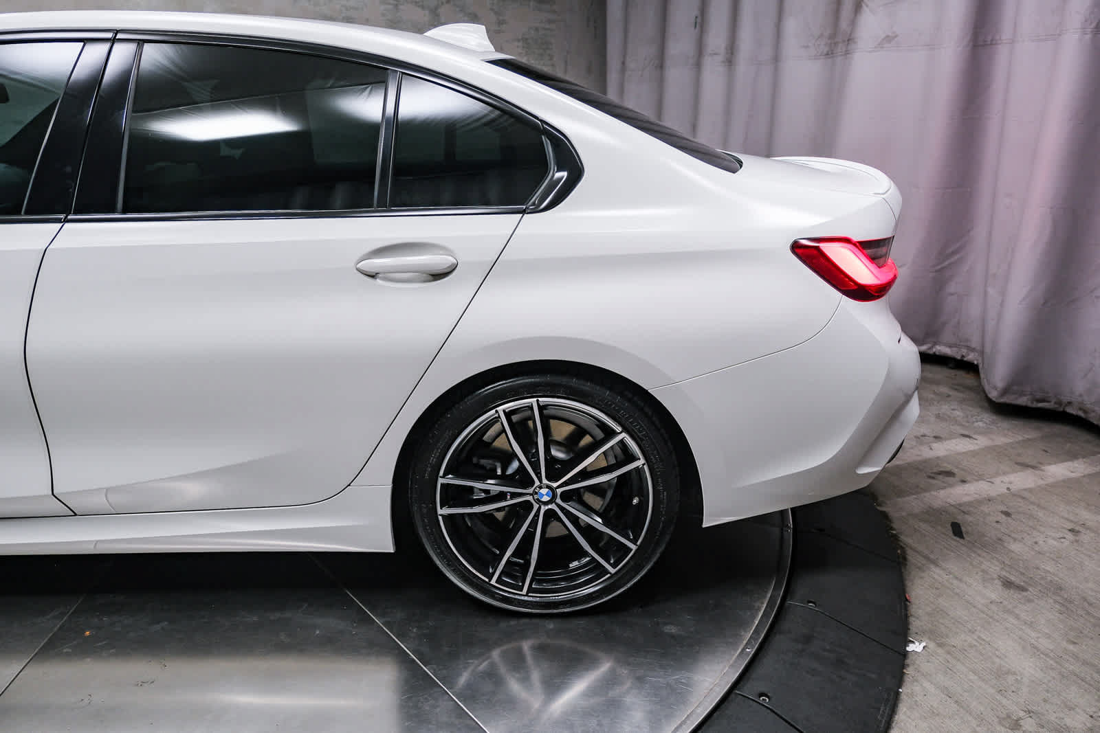 Used 2022 BMW 330i Sedan w/ M Sport Package RWD image 8