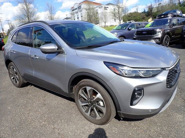 Used 2023 Ford Escape Platinum image 4