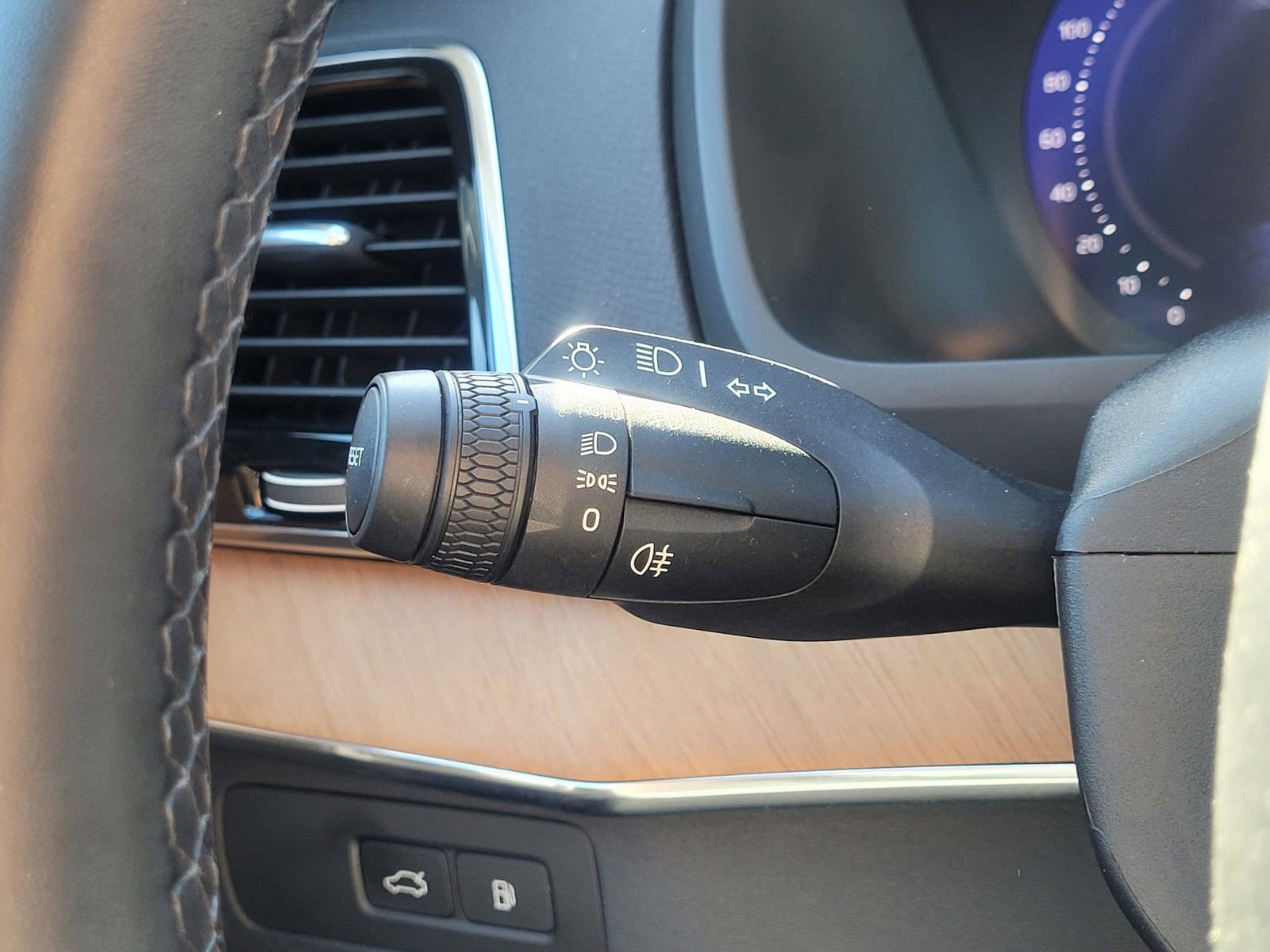 Certified 2023 Volvo XC90 T8 Plus w/ Protection Package Premier image 23