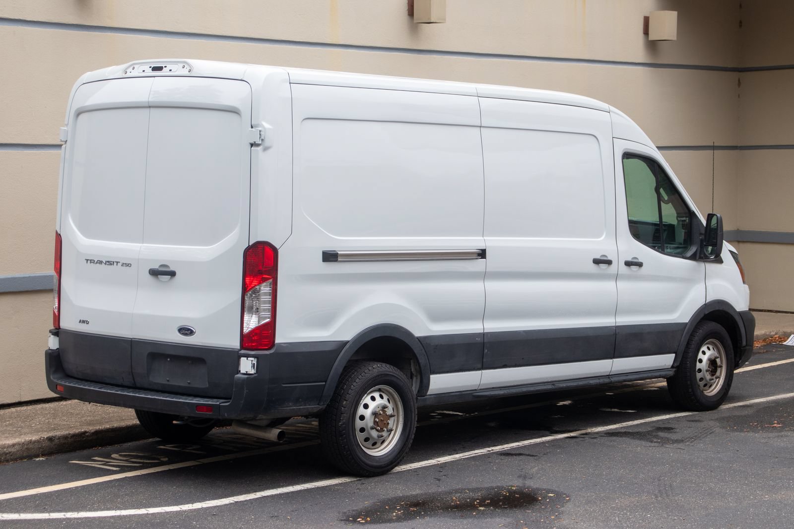 Used 2023 Ford Transit 250 Medium Roof AWD image 6