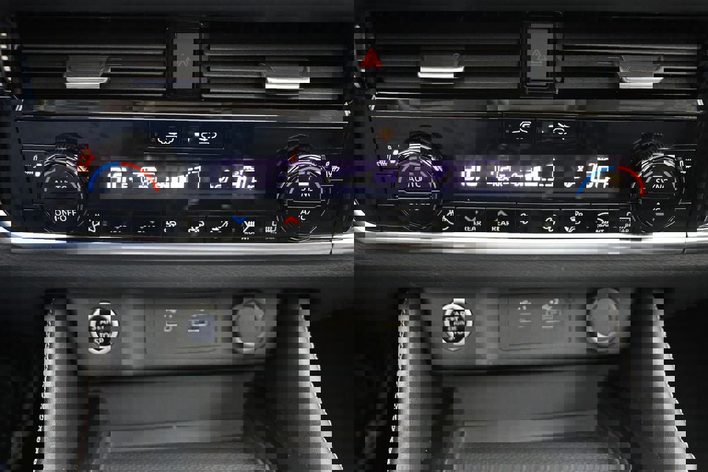 Used 2023 Nissan Rogue SL w/ SL Premium Package image 23