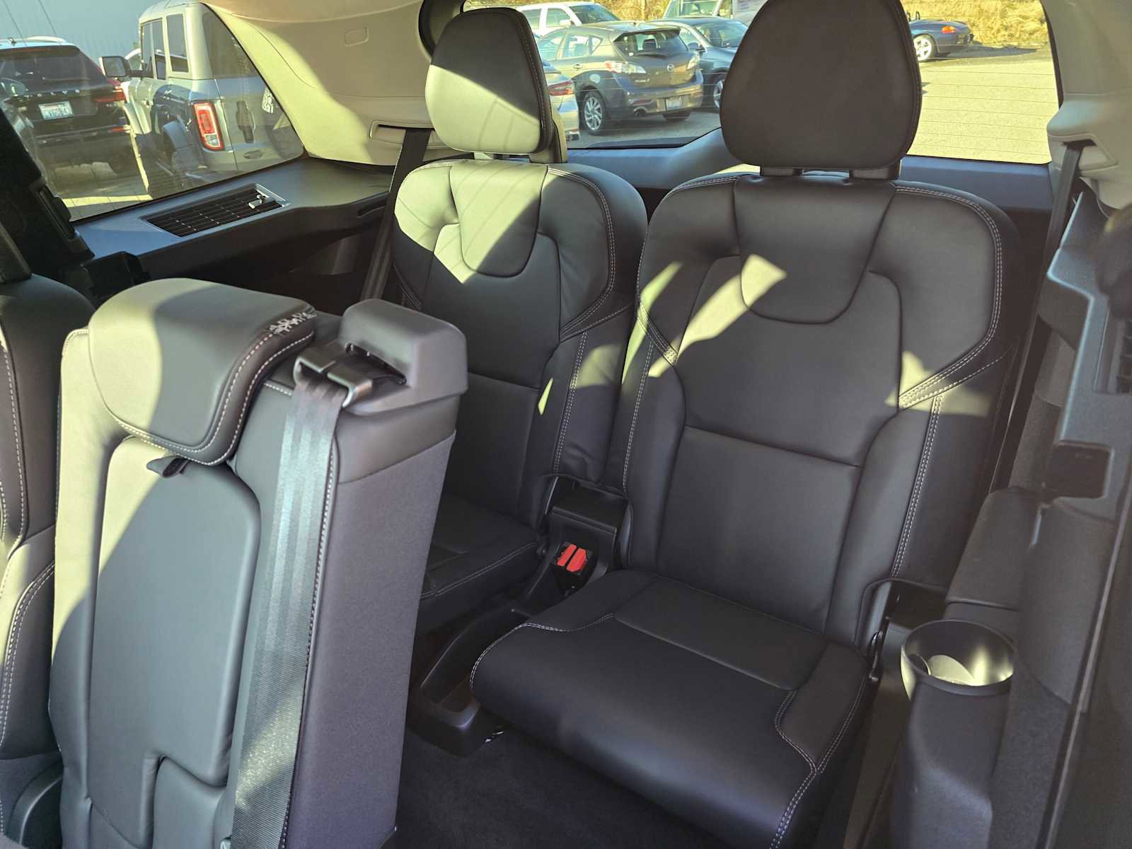 Certified 2024 Volvo XC90 T8 Ultimate w/ Lounge Package image 19