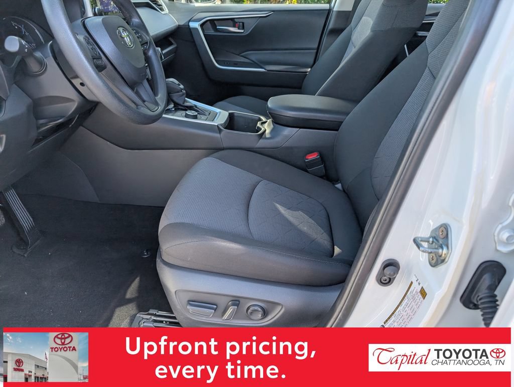Used 2025 Toyota RAV4 XLE AWD/4WD image 13
