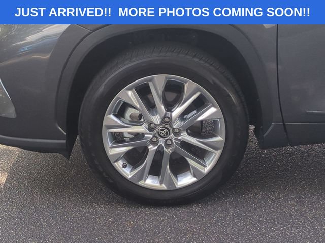 Used 2025 Toyota Highlander Limited FWD image 10