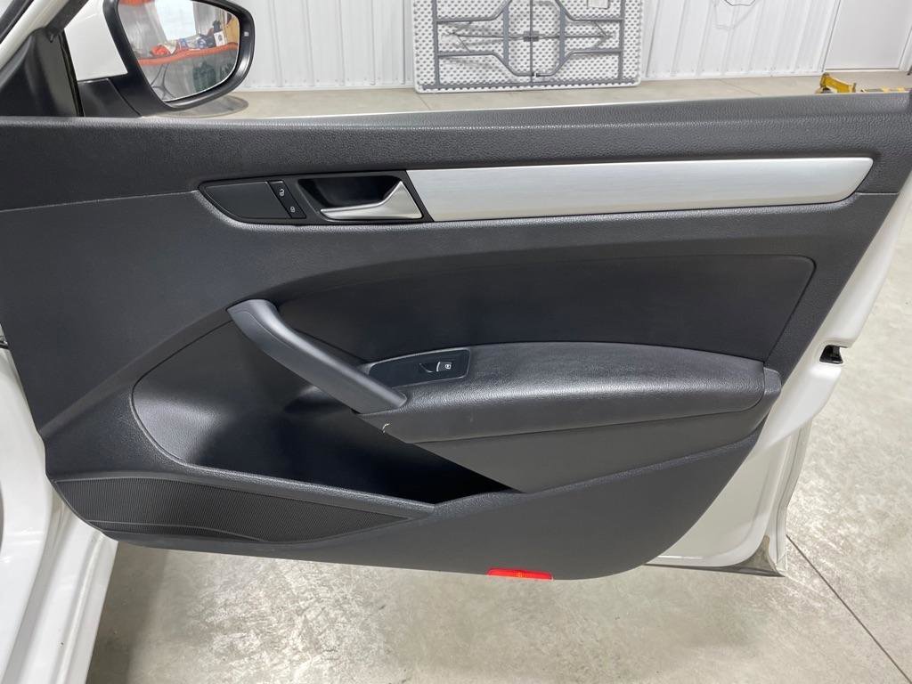 Used 2012 Volkswagen Passat 2.5 SE image 25