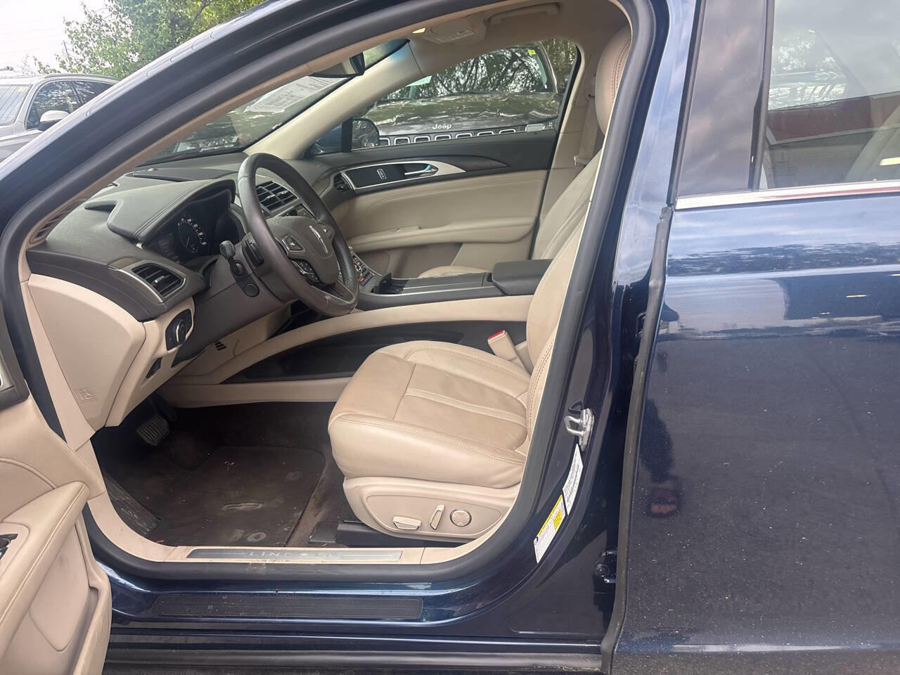 Used 2017 Lincoln MKZ Reserve image 9