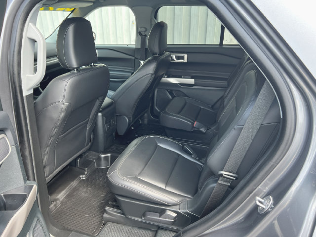 Used 2023 Ford Explorer XLT w/ Equipment Group 202A AWD/4WD image 13