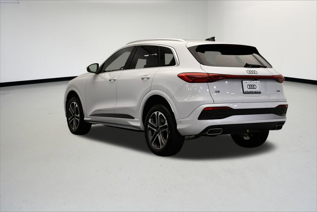 Used 2025 Audi Q5 Premium w/ Convenience Package image 3