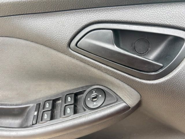 Used 2012 Ford Focus SE FWD image 31