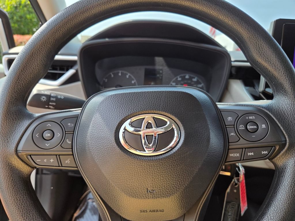 Certified 2025 Toyota Corolla LE FWD image 22