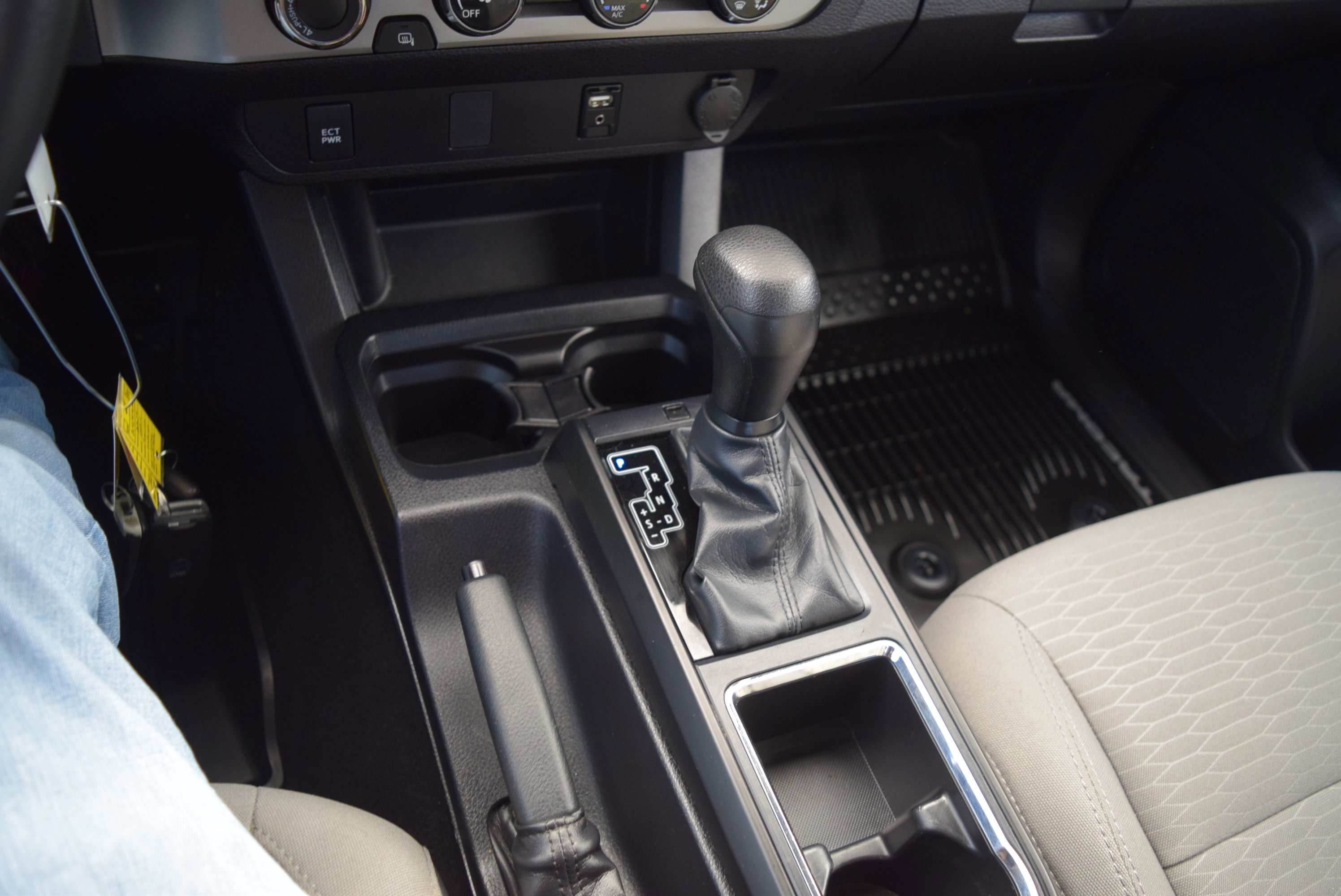 Used 2018 Toyota Tacoma SR w/ SR Convenience Package AWD/4WD image 15