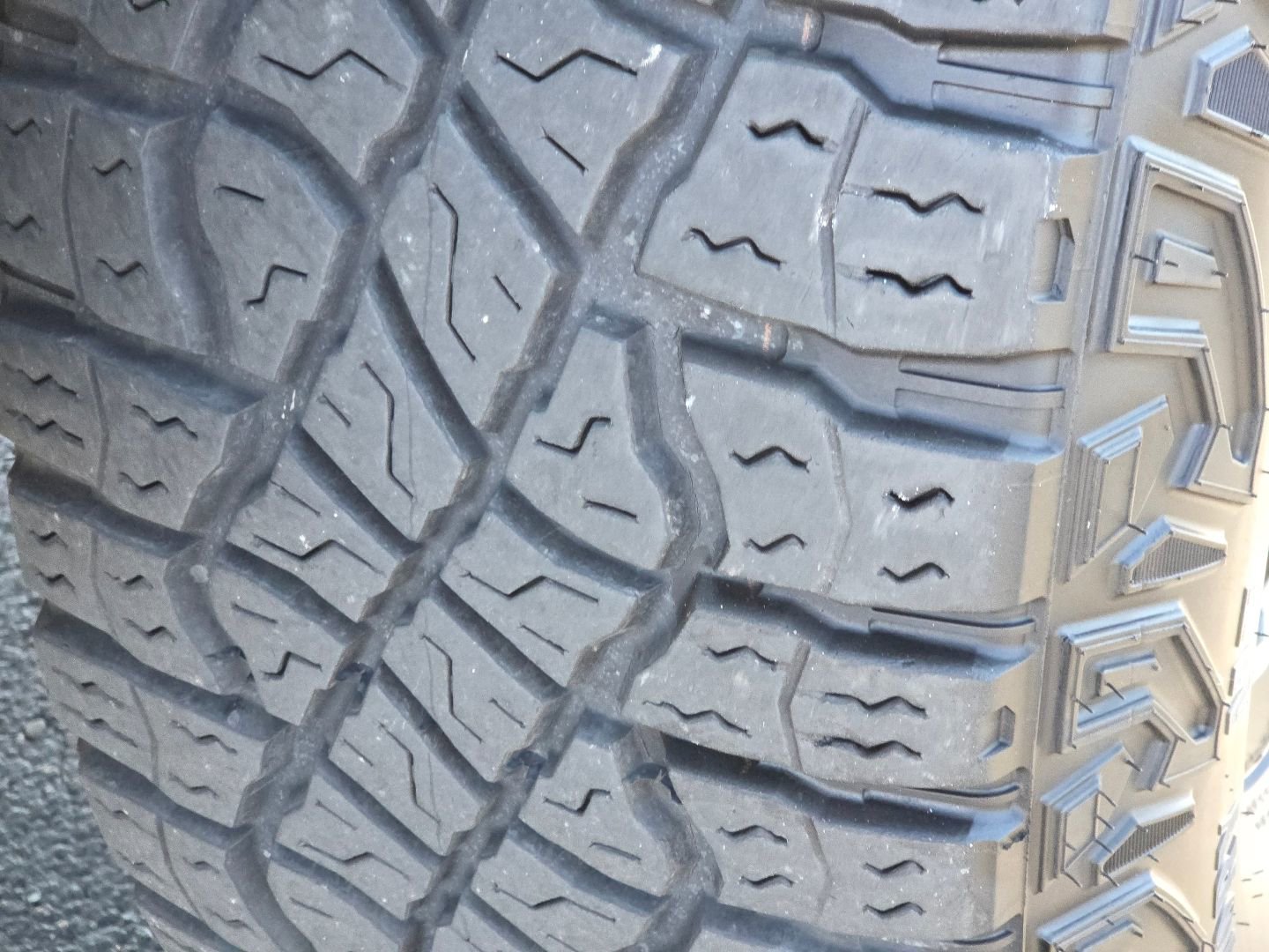 Used 2024 GMC Sierra 2500 AT4X w/ AT4X AEV Edition image 12