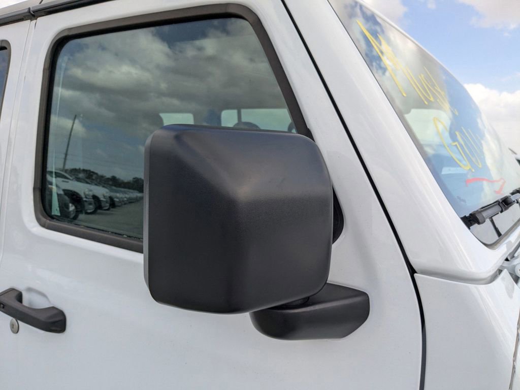 Used 2023 Jeep Wrangler Unlimited Sahara AWD/4WD image 13