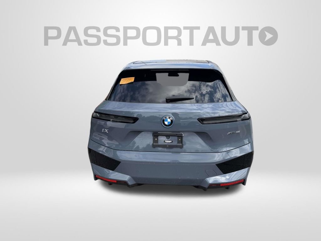 Used 2023 BMW iX xDrive50 w/ Sport Package AWD/4WD image 3