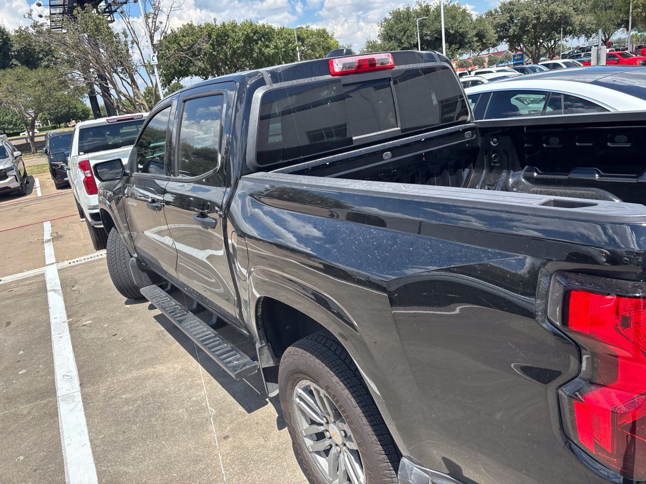 Used 2025 Chevrolet Colorado W/T RWD image 9