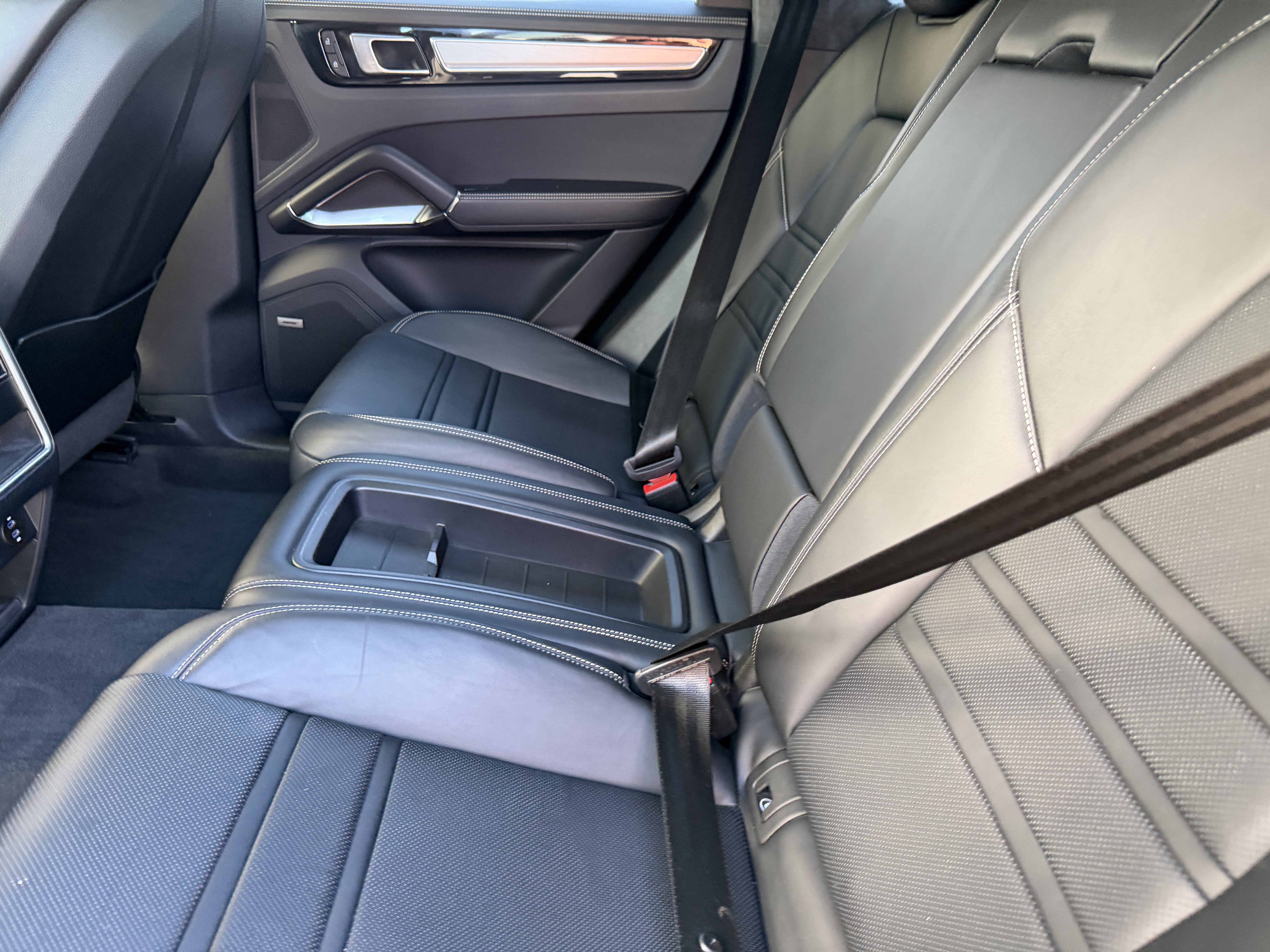 Certified 2022 Porsche Cayenne Turbo S AWD/4WD image 22