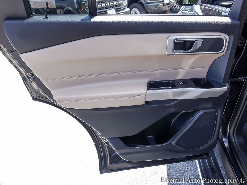 Used 2020 Ford Explorer XLT w/ Equipment Group 202A AWD/4WD image 23