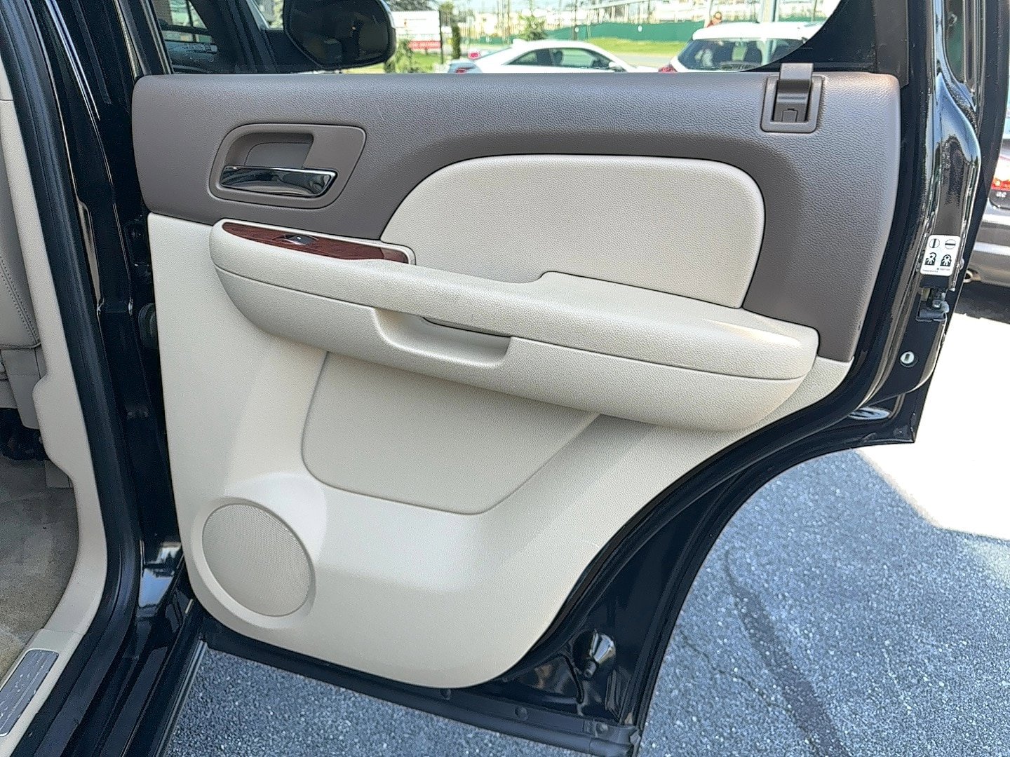 Used 2011 Chevrolet Tahoe LTZ AWD/4WD image 25