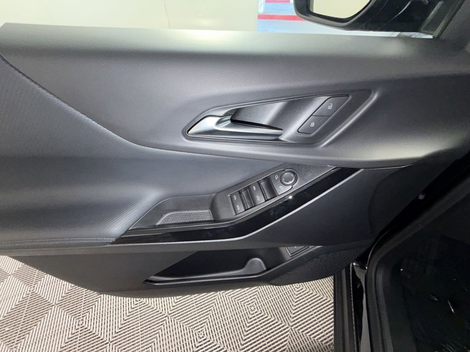 Used 2026 Chevrolet Equinox LT w/ Convenience Package II image 15