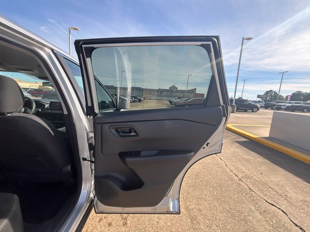 Used 2024 Nissan Rogue S AWD/4WD image 21