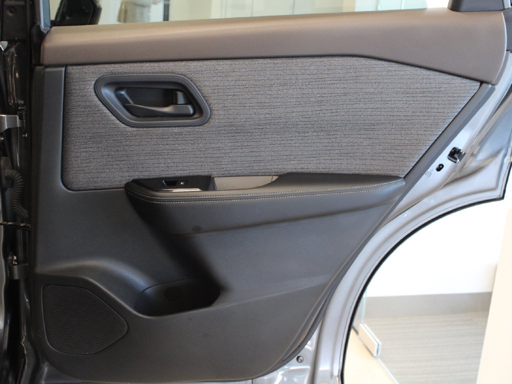Used 2022 Nissan Rogue S FWD image 31
