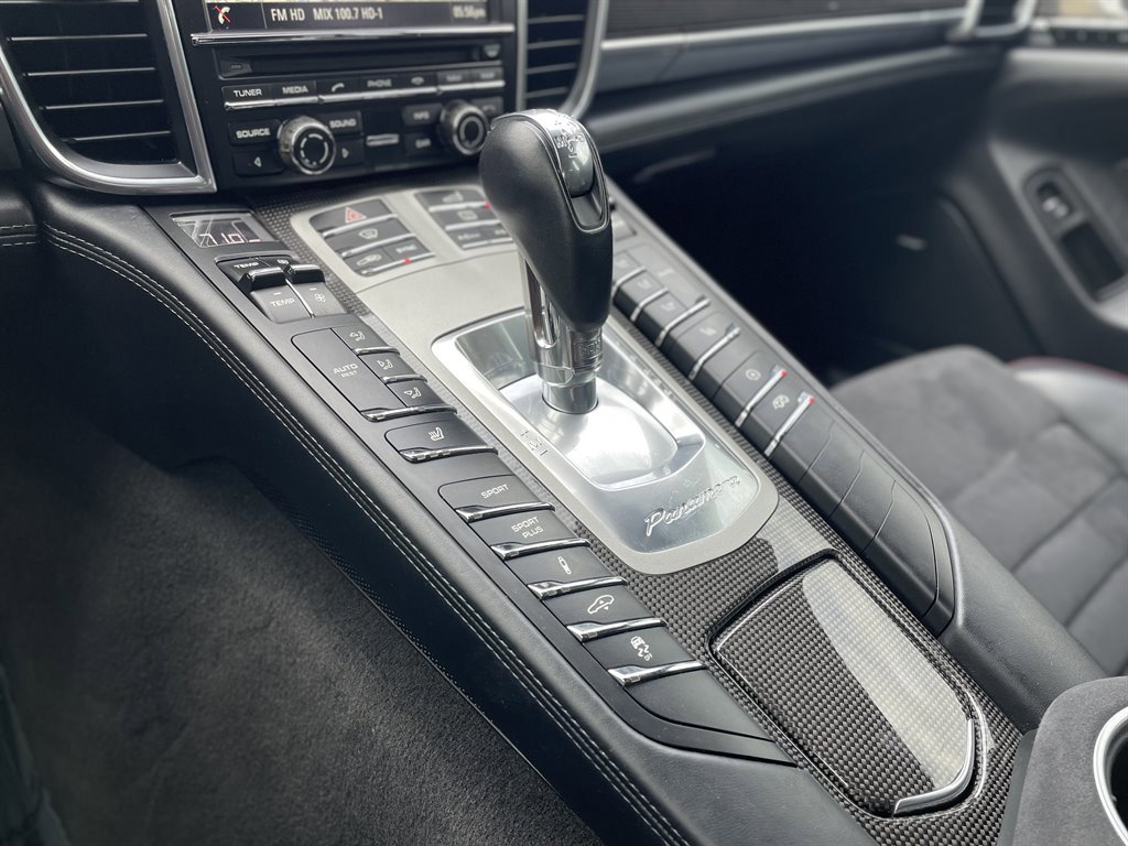 Used 2015 Porsche Panamera GTS image 32