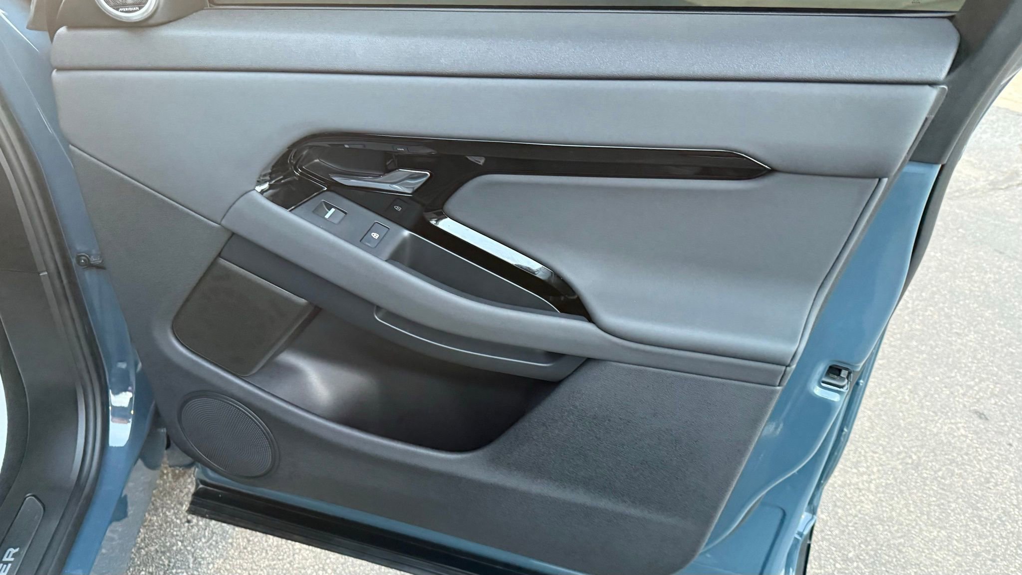 Used 2024 Land Rover Range Rover Evoque Dynamic SE image 13