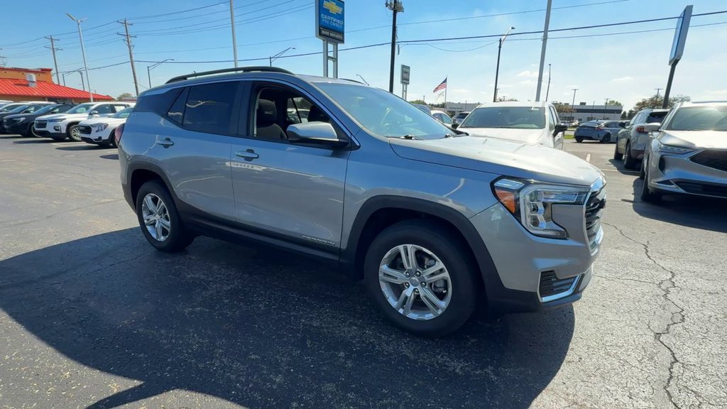 Used 2024 GMC Terrain SLE w/ Driver Convenience Package AWD/4WD image 2