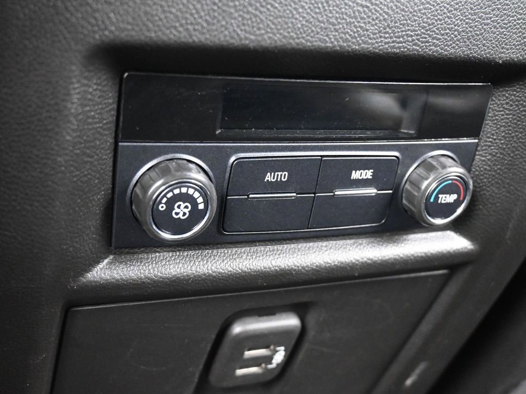 Used 2018 Chevrolet Traverse LT image 34