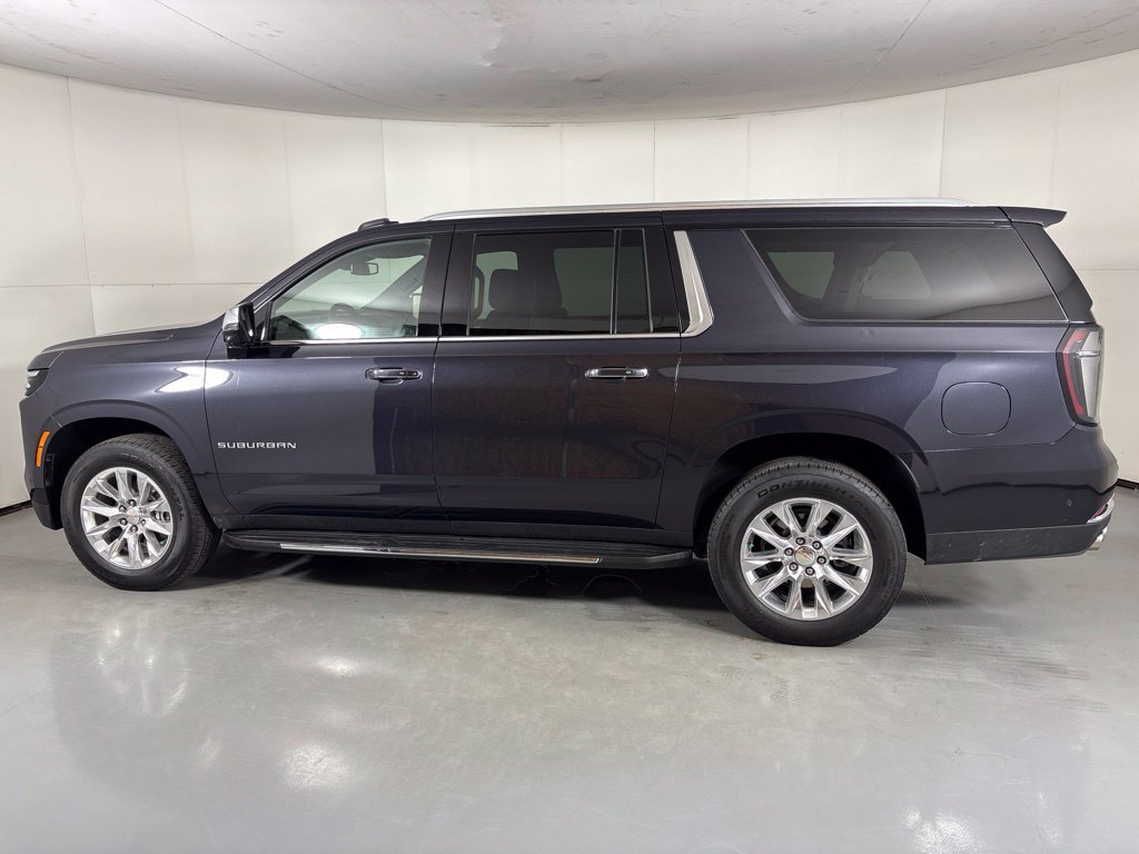 Used 2025 Chevrolet Suburban Premier AWD/4WD image 5