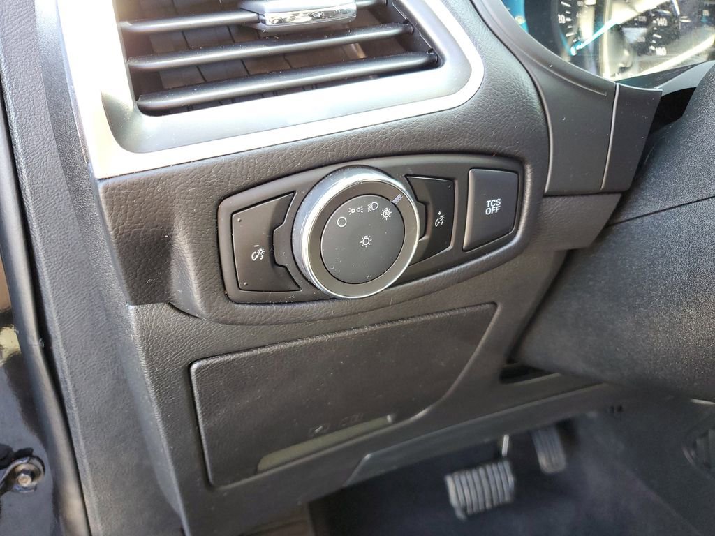 Used 2024 Ford Edge SEL image 13