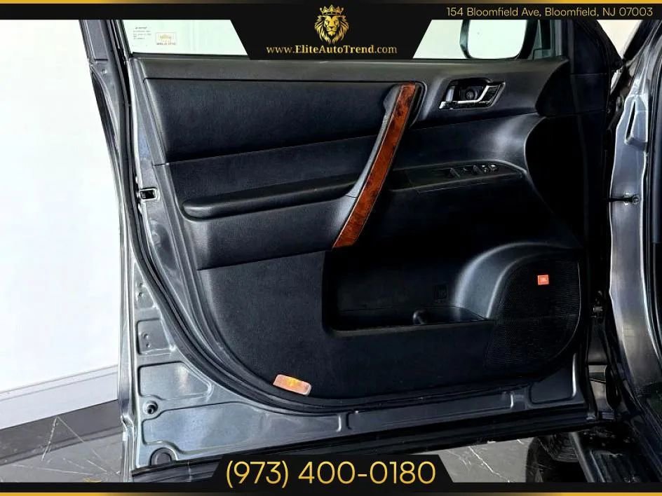 Used 2012 Toyota Highlander Limited w/ Tow Pkg image 7