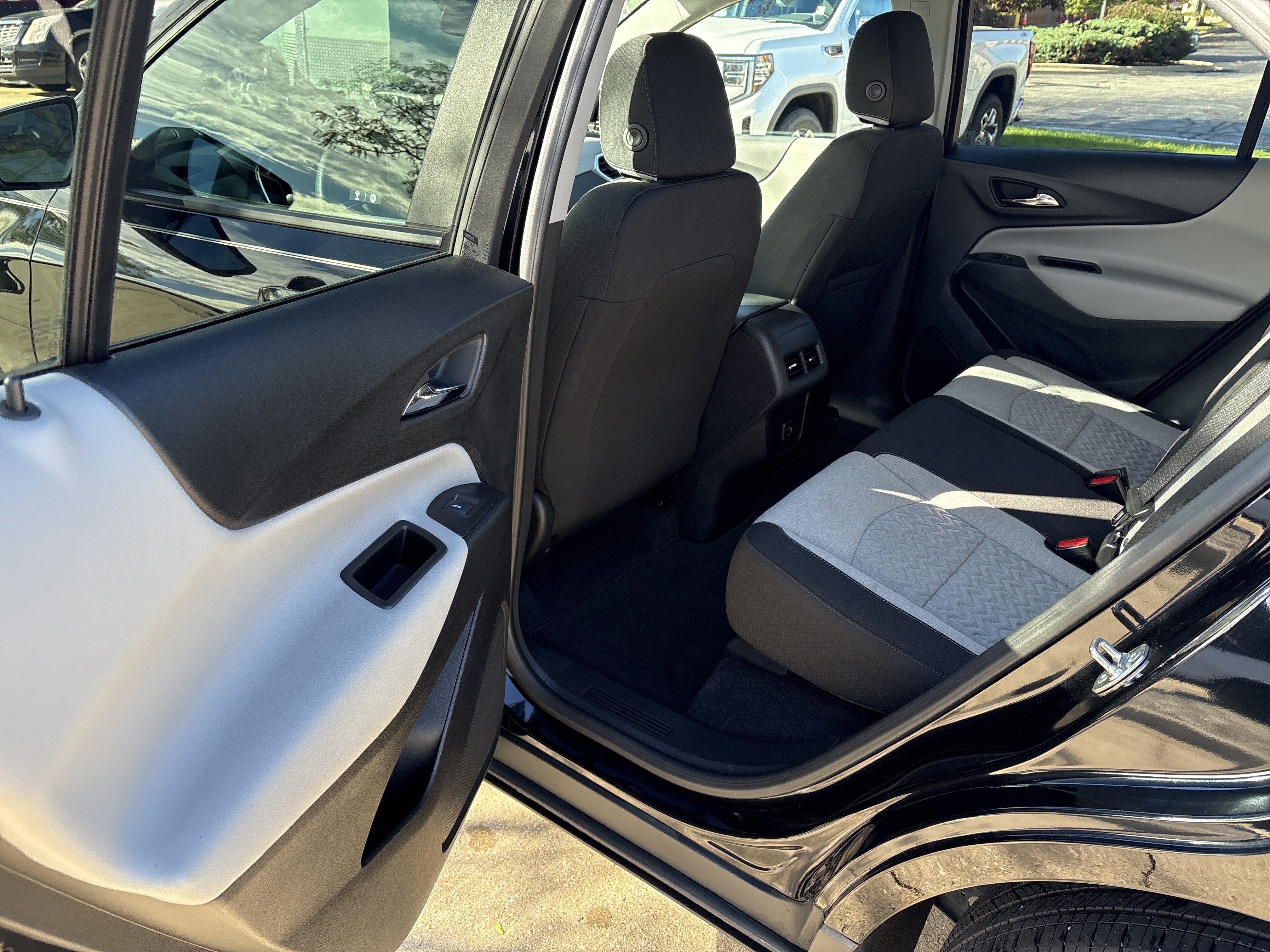 Used 2024 Chevrolet Equinox LS w/ LS Convenience Package FWD image 11