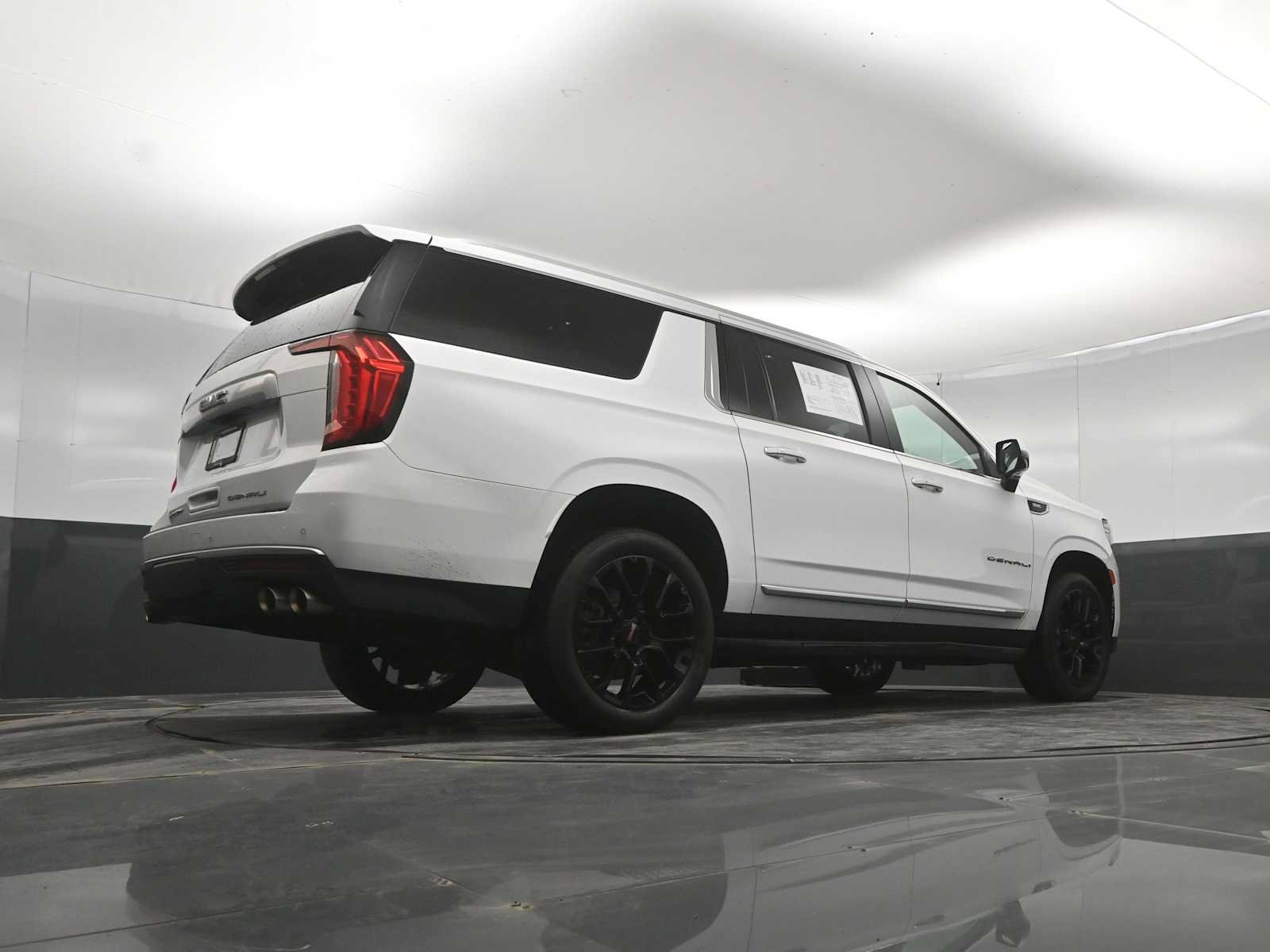 Used 2022 GMC Yukon XL Denali AWD/4WD image 38