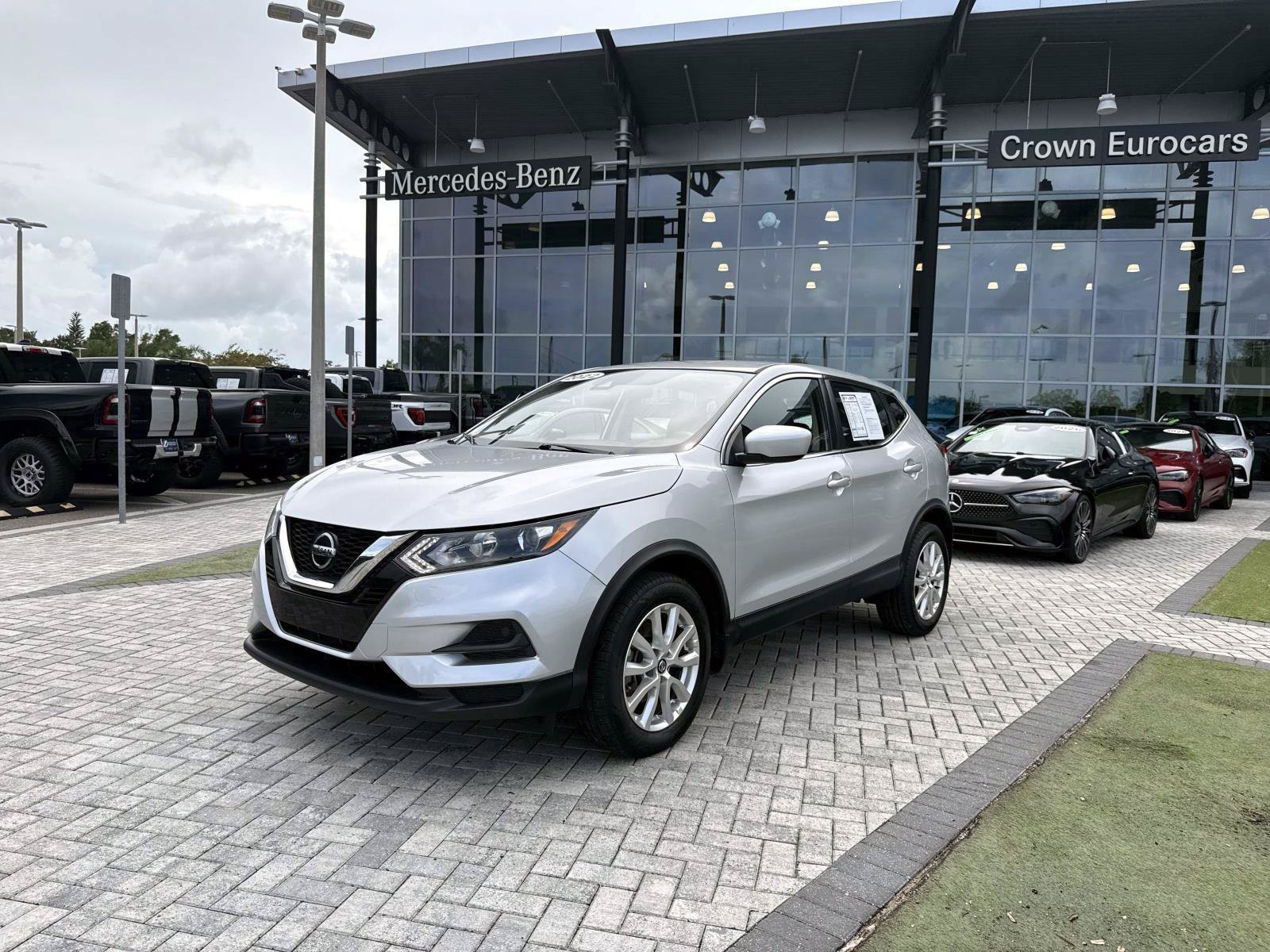 Used 2022 Nissan Rogue Sport S FWD image 2