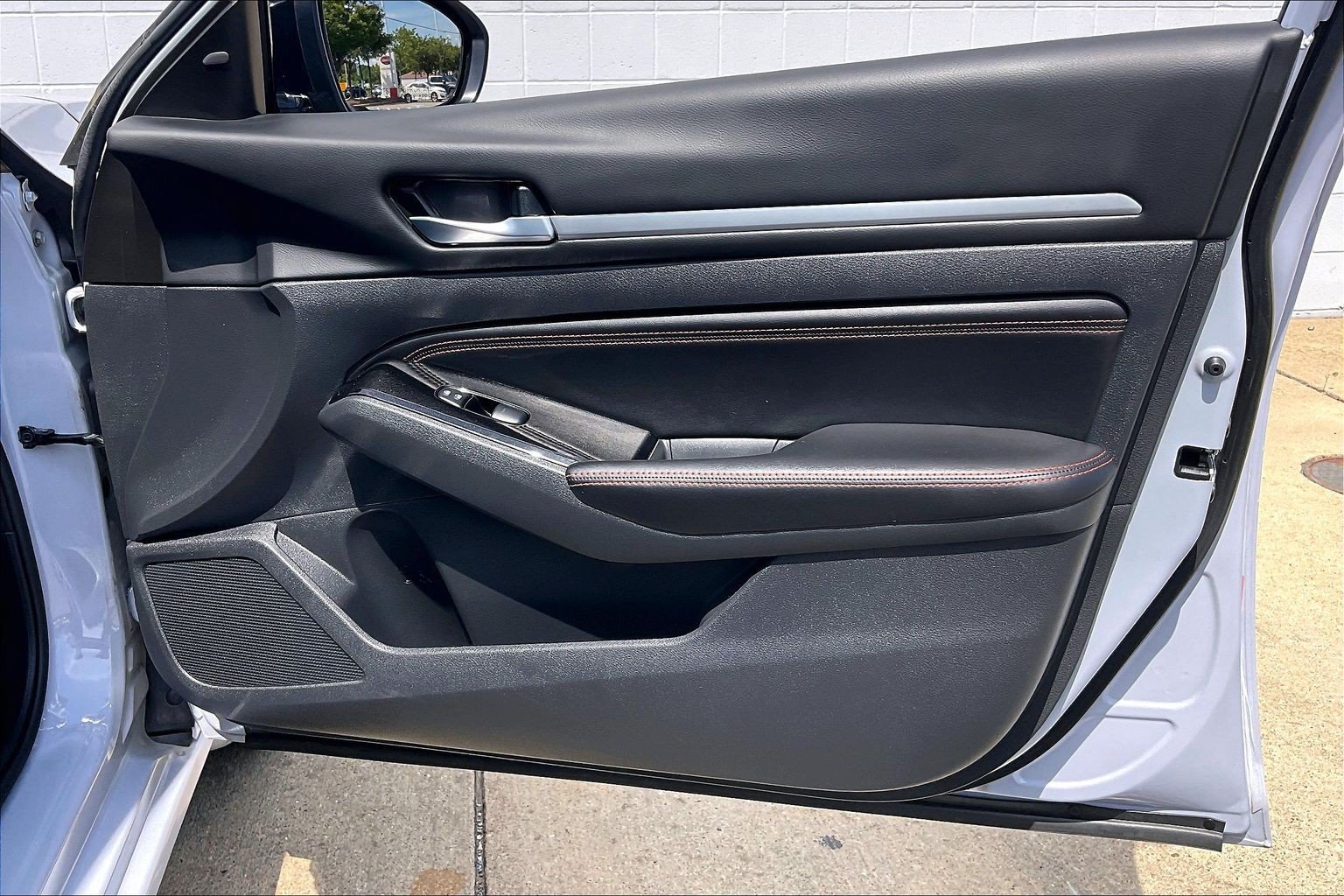 Used 2023 Nissan Altima 2.5 SR FWD image 27