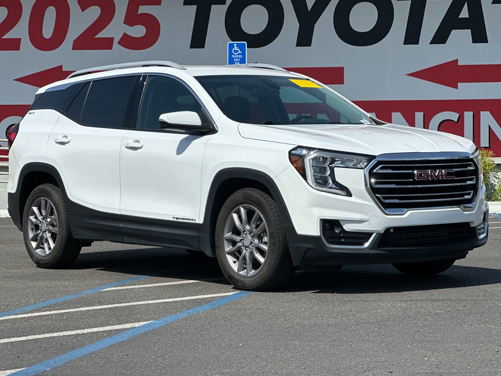 Used 2024 GMC Terrain SLT FWD image 8