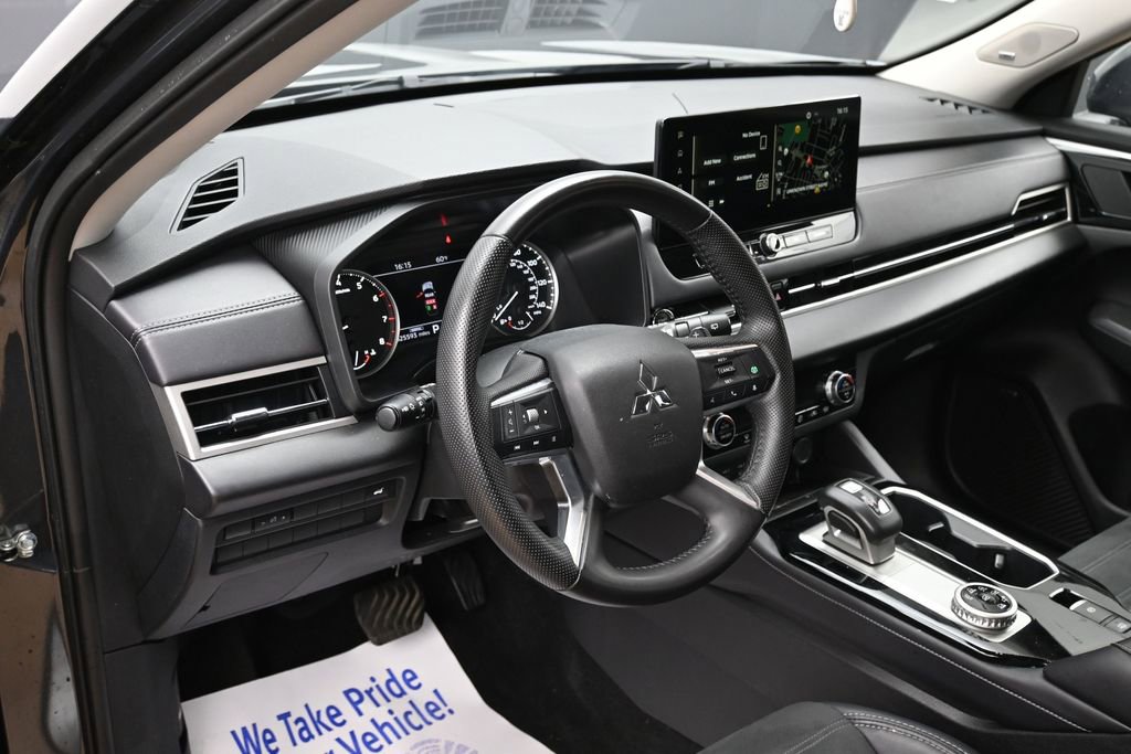 Used 2025 Mitsubishi Outlander SE AWD/4WD image 17