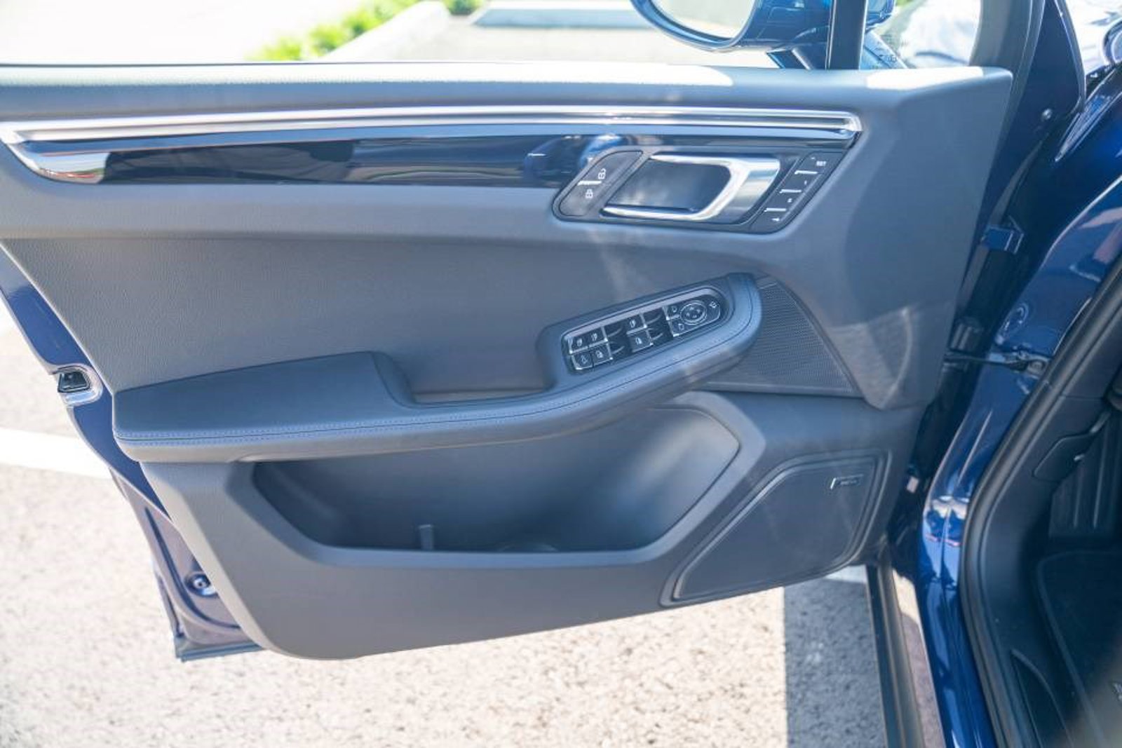 New 2026 Porsche Macan AWD/4WD image 11