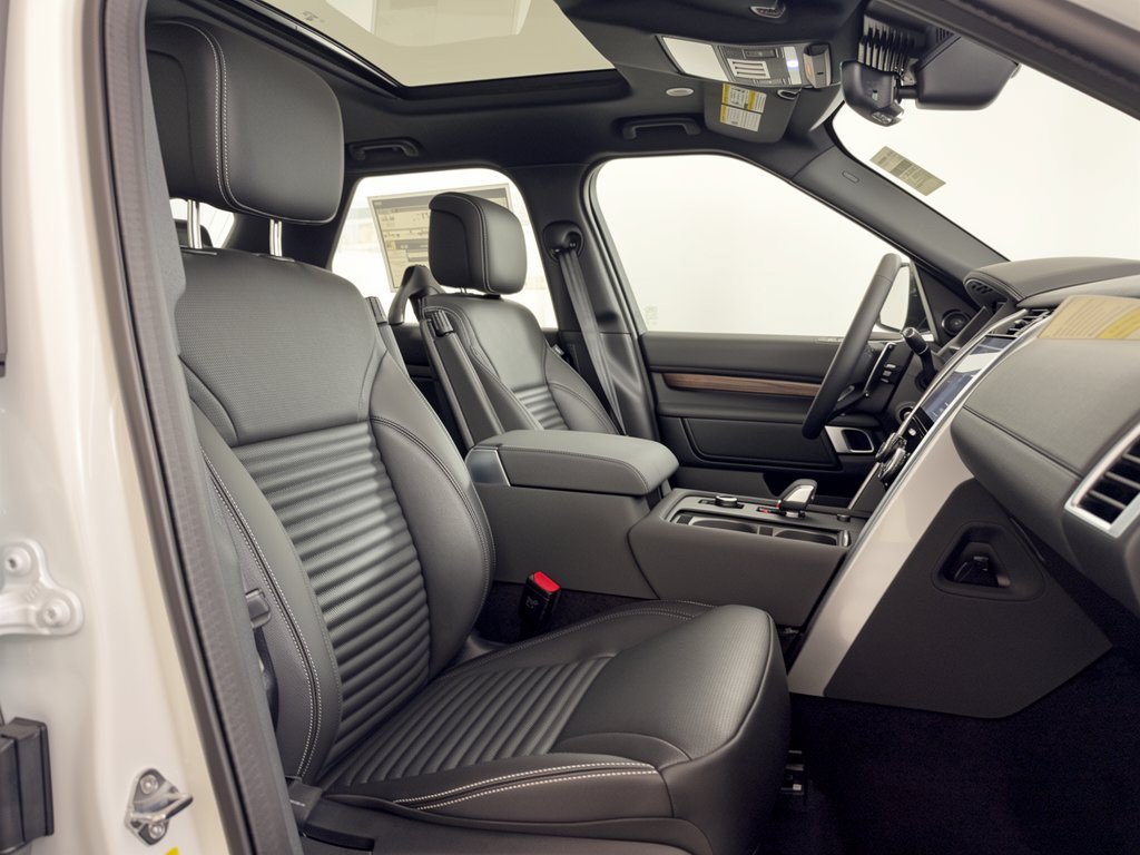 New 2026 Land Rover Discovery S AWD/4WD image 30