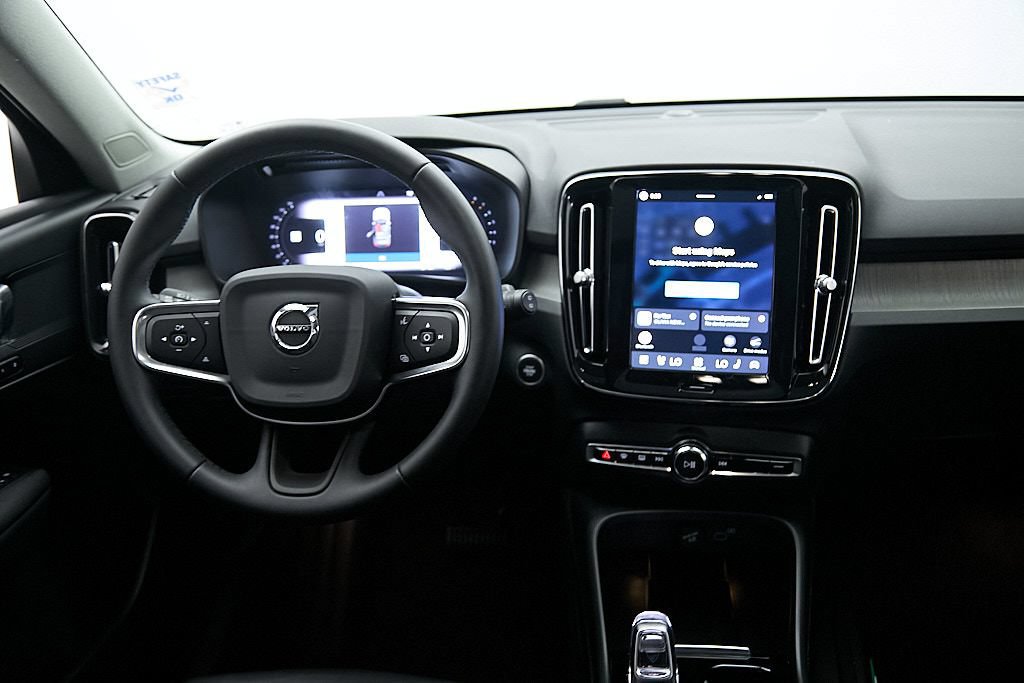 Certified 2024 Volvo XC40 B5 Plus w/ Protection Package Premier AWD/4WD image 24