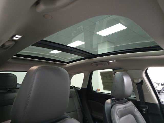 Used 2023 Lincoln Corsair AWD w/ Equipment Group 101A image 9