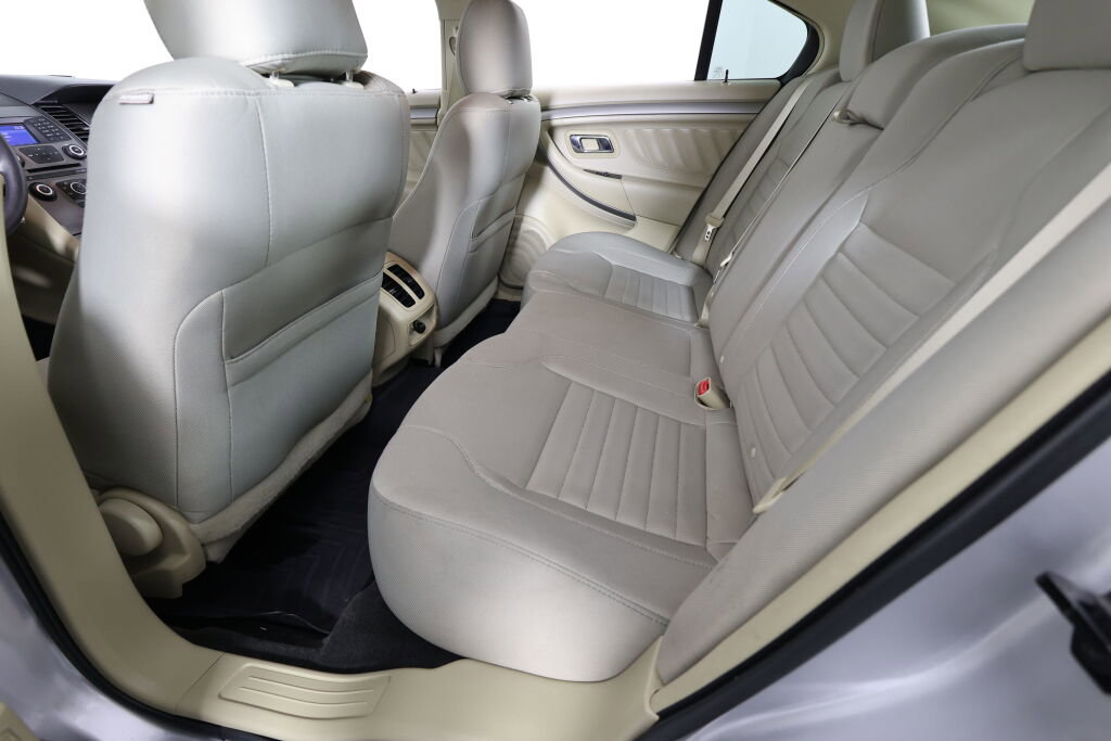 Used 2015 Ford Taurus SE image 17