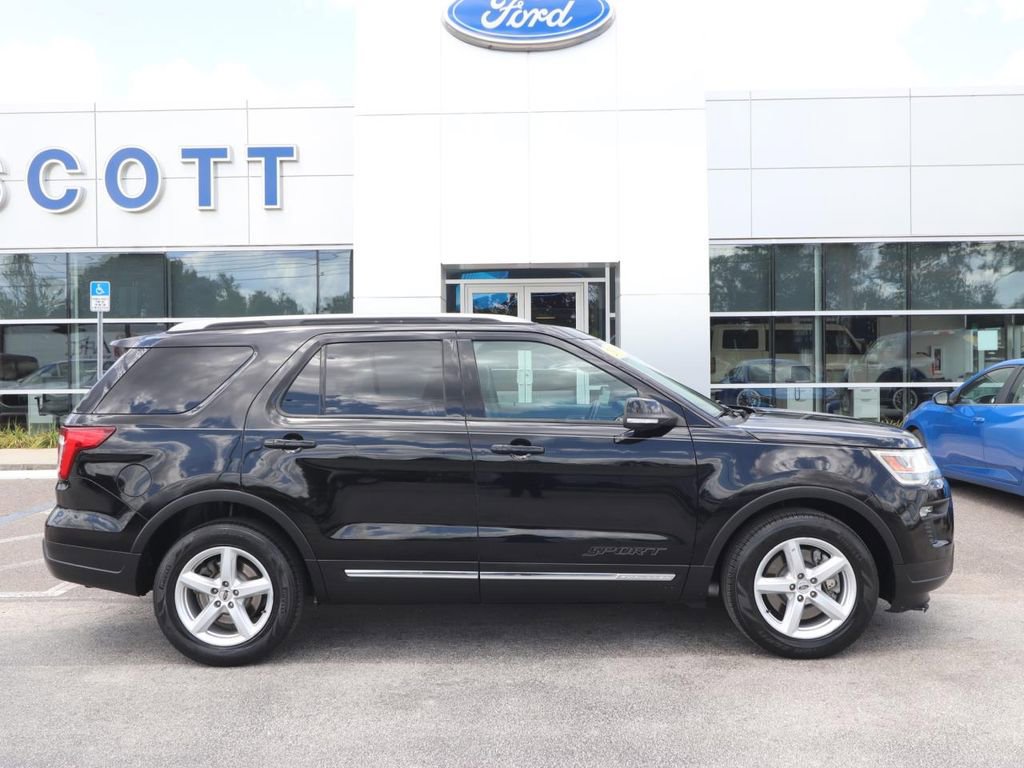 Used 2018 Ford Explorer XLT w/ Equipment Group 202A FWD image 15
