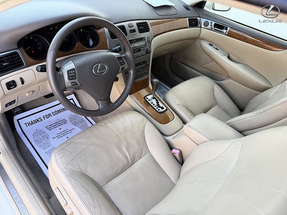 Used 2005 Lexus ES 330 FWD image 12