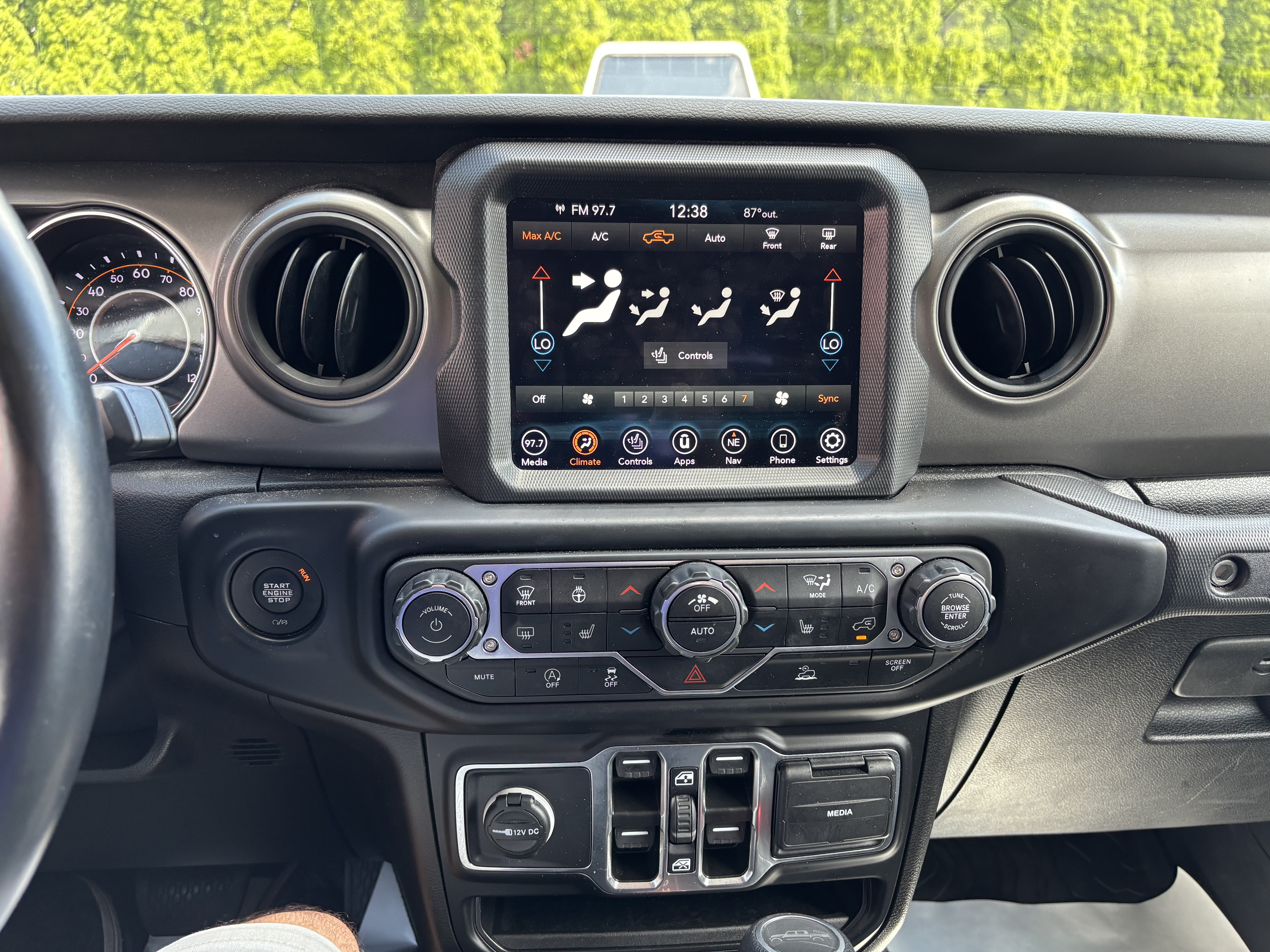 Used 2023 Jeep Gladiator Sport AWD/4WD image 24