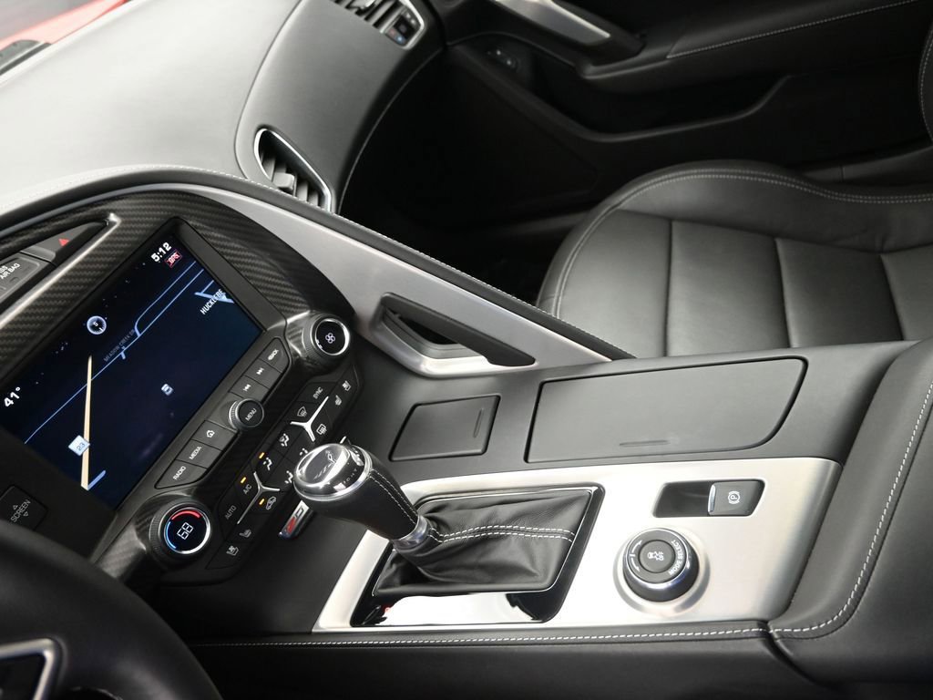 Used 2015 Chevrolet Corvette Z06 w/ 3LZ Preferred Equipment Group image 17